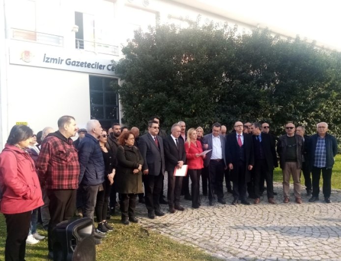 İZMİR EMEK VE DEMOKRASİ GÜÇLERİ 30. YILINDA GAZETECİ-YAZAR UĞUR MUMCU'YU ANDI