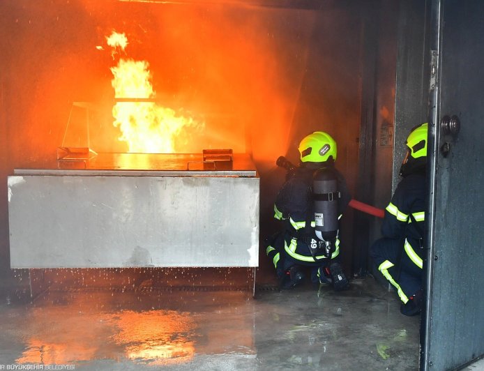İzmir İtfaiyesi bir yılda 12 bin 500 kişiye eğitim verdi